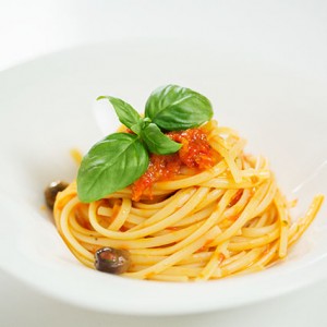 Geparfumeerde linguine met tomaten