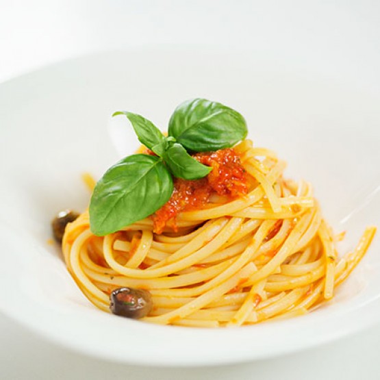 Geparfumeerde linguine met tomaten