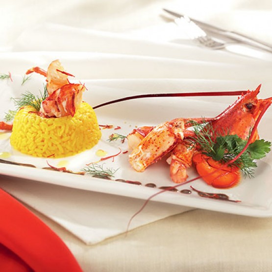 Timbale de riz safrané et homard caramélisé au vinaigre balsamique